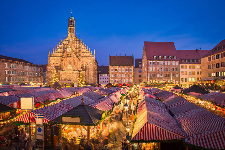 Weihnachtsmarkt in Nürnberg am Abend 