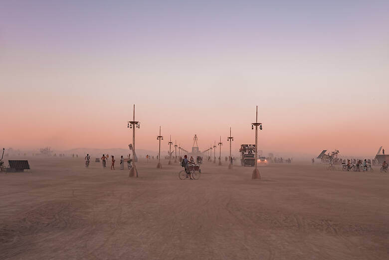 Installationen in der Wüste von Nevada auf dem Burning Man Festival 