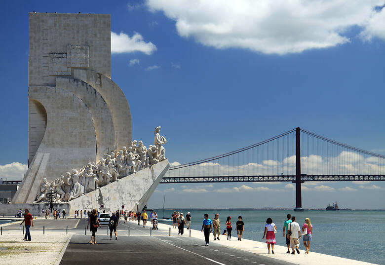 Denkmal und Brücke in Belém in Lissabon