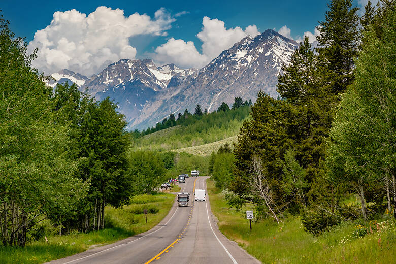 Highway im Grand Teton National Park in den Rocky Mountains