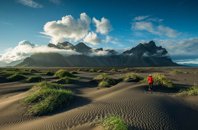 Schwarzer Sandstrand im Vatnajökull-Nationalpark in Island