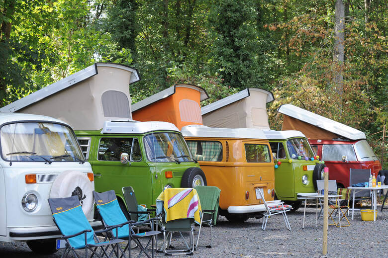 Bunte Campervans