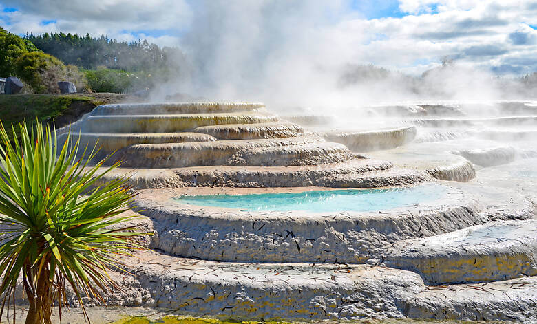 Kristallterrassen mit geothermalen Aktivitäten in Neuseeland 