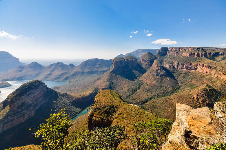 Blick in die Schluchten der Drakensberge in Südafrika