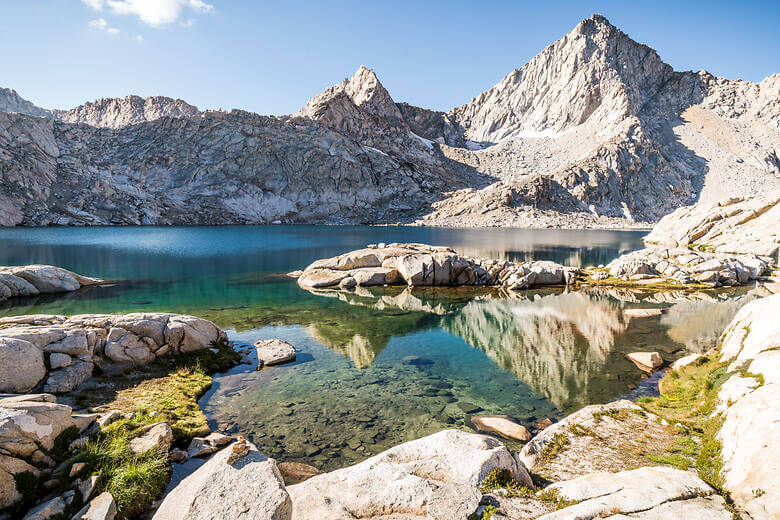 Alpensee in den Bergen des Sequoia National Parks