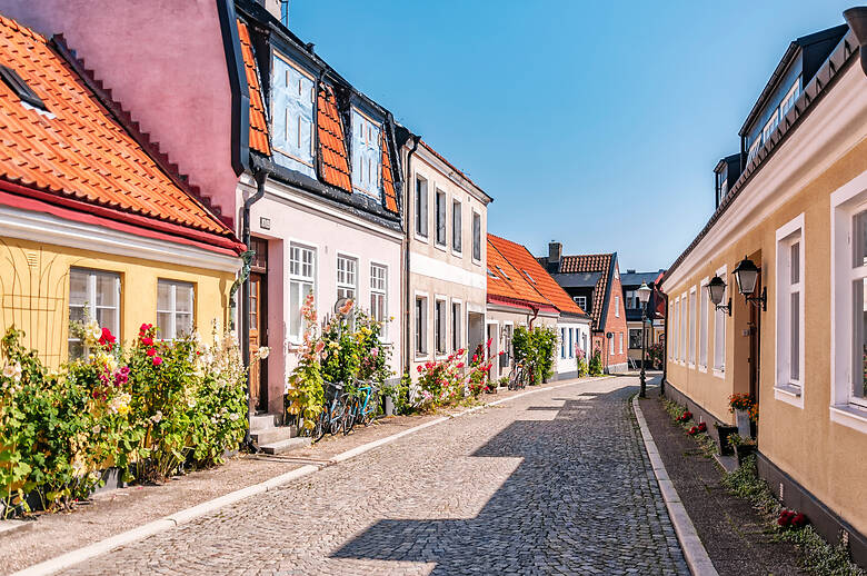 Straße mit kleinen Häusern in Ystadt in Südschweden