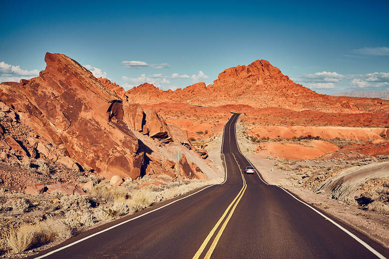 Fahrt durch die Wüste in den USA Richtung Las Vegas