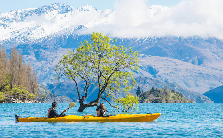 Kajakfahrer auf dem Wanaka Lake in Neuseeland