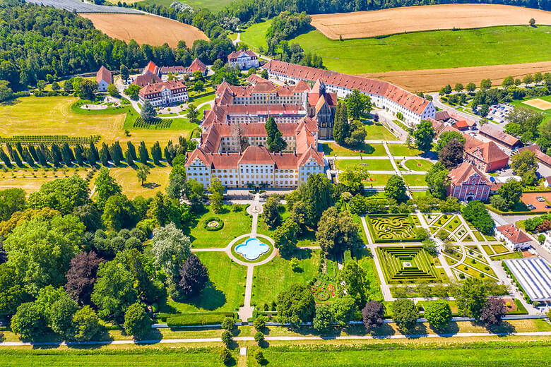 Die große Park- und Gartenanlage von Schloss Salem am Bodensee