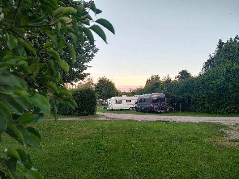 Stellplatz auf dem Campingplatz Kupferschmiede am Chiemsee