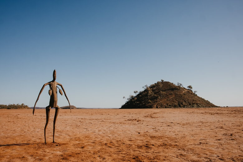 Skulptur in der Wüste von Westaustralien am Lake Ballard