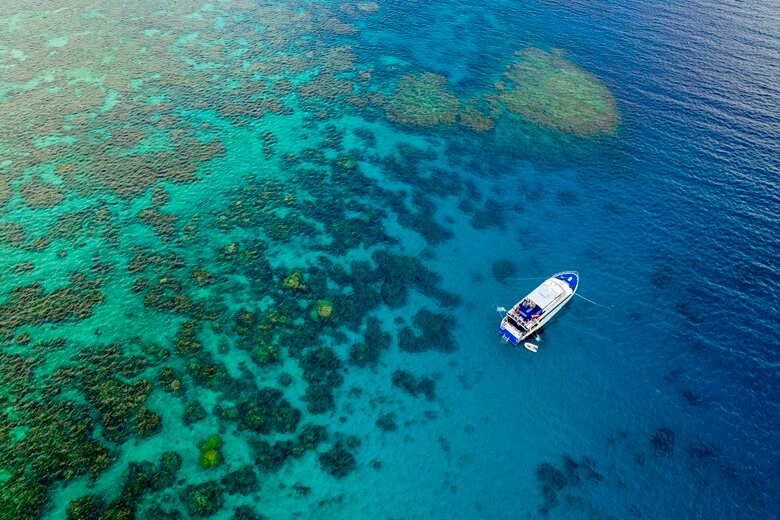 Boot am Great Barrier Reef in Australien