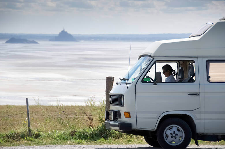 Camper an der Küste der Normandie