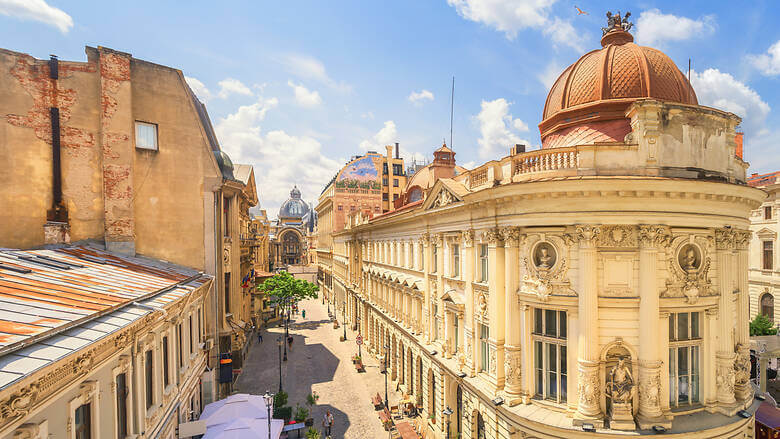 Altstadtgassen von Bukarest an einem sonnigen Tag