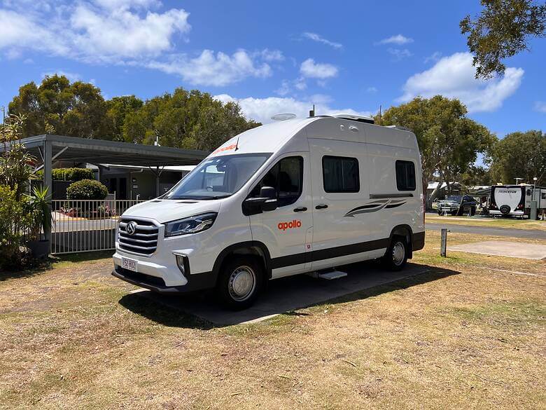 Camper parkt auf einem Campingplatz in Australien