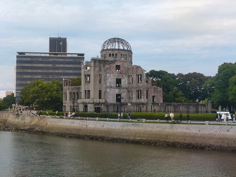 Hiroshima-Friedenspark mit Mahnmal