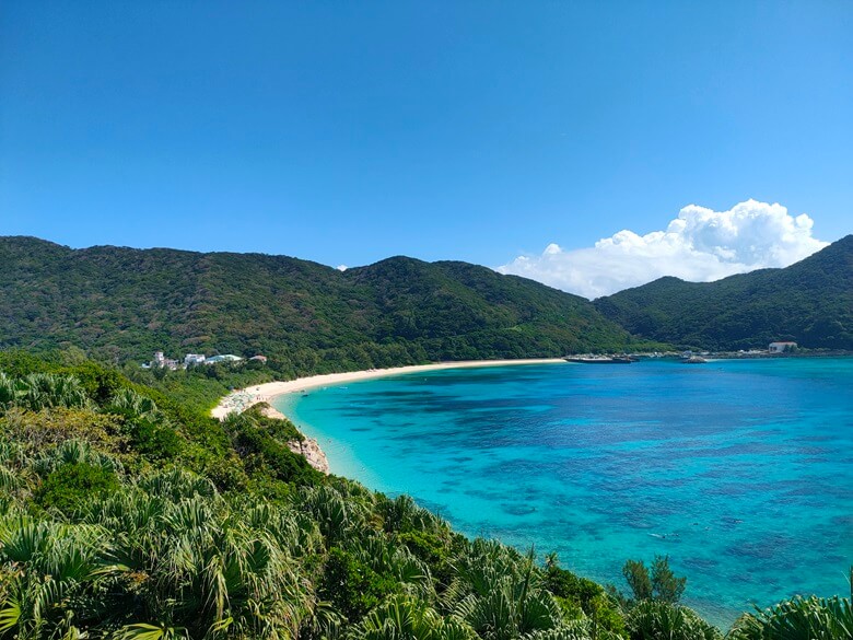 Strand auf der Inselgruppe Okinawa in Japan