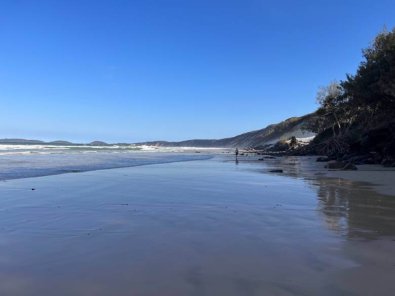 Menschen an einem Strand an der Ostküste Australiens