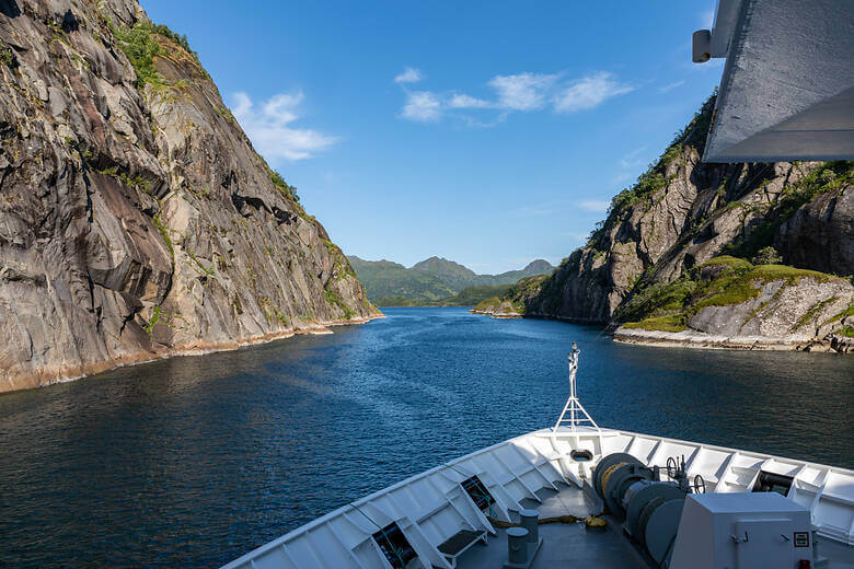 Fahrt in den Trollfjord mit dem Postschiff der Hurtigruten