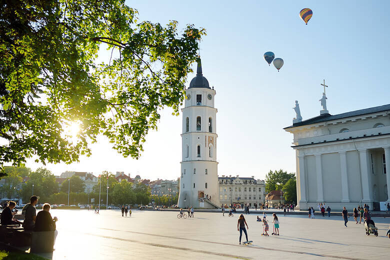 Kathedrale und Vorplatz in Vilnius, Litauen