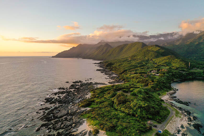 Küstenlinie auf der tropischen Insel Yakushima in Japan