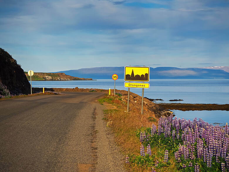 Fahrt über Panoramastraße auf den Westfjorden von Island. 